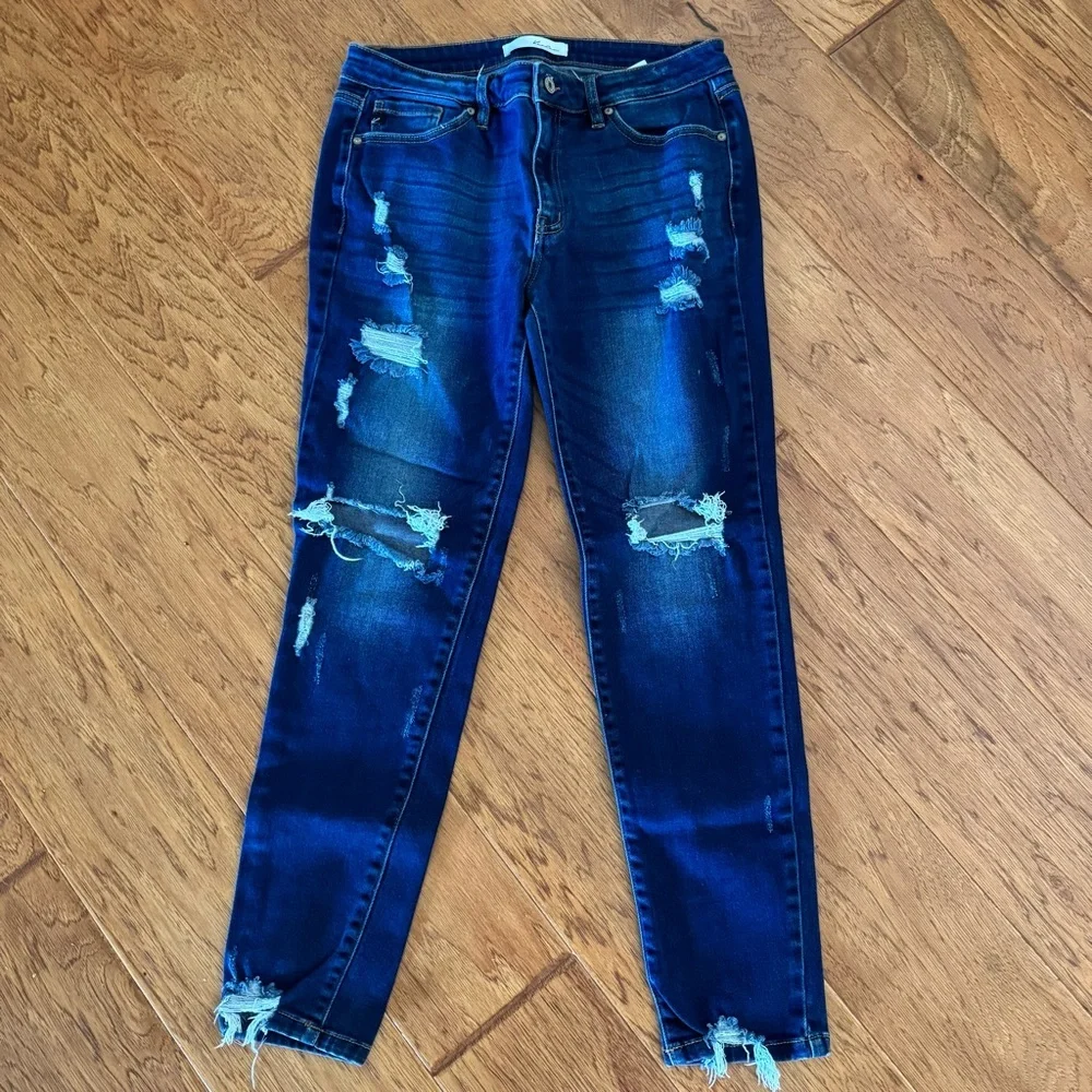 Kancan Straight Skinny Distressed Jean Women’s 11/29 Dark Wash Destroyed